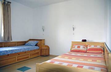 Фото номера Трехместный номер, вид на сад Гостевой дом Villa Pirenya г. Malki Voden 2