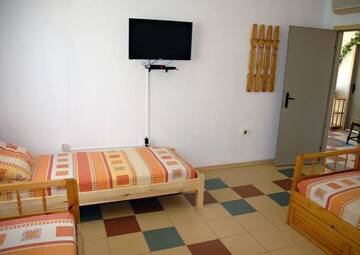 Фото номера Трехместный номер, вид на сад Гостевой дом Villa Pirenya г. Malki Voden 3